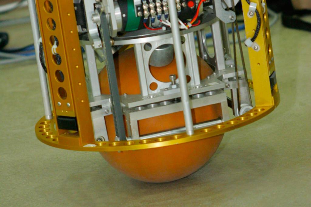 Ballbot ball mechanism